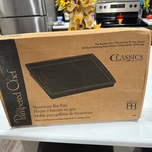 The Pampered Chef Large Stoneware Bar Pan 14.7” X 10.5”. BNIB